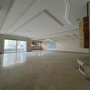 Appartement vide à louer longue durée à place mozart Tanger