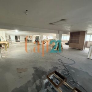 Location d'un grand local commercial à Gzenaya