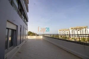 Spacieux appartement vide à vendre au centre